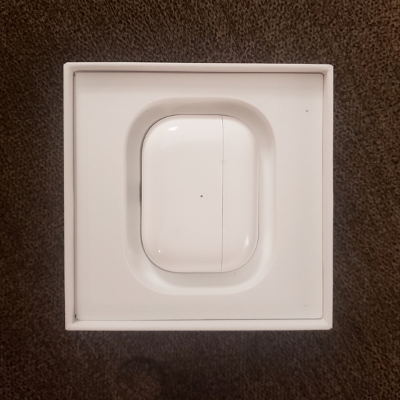 AirPods Pro - Picture 3 of 3